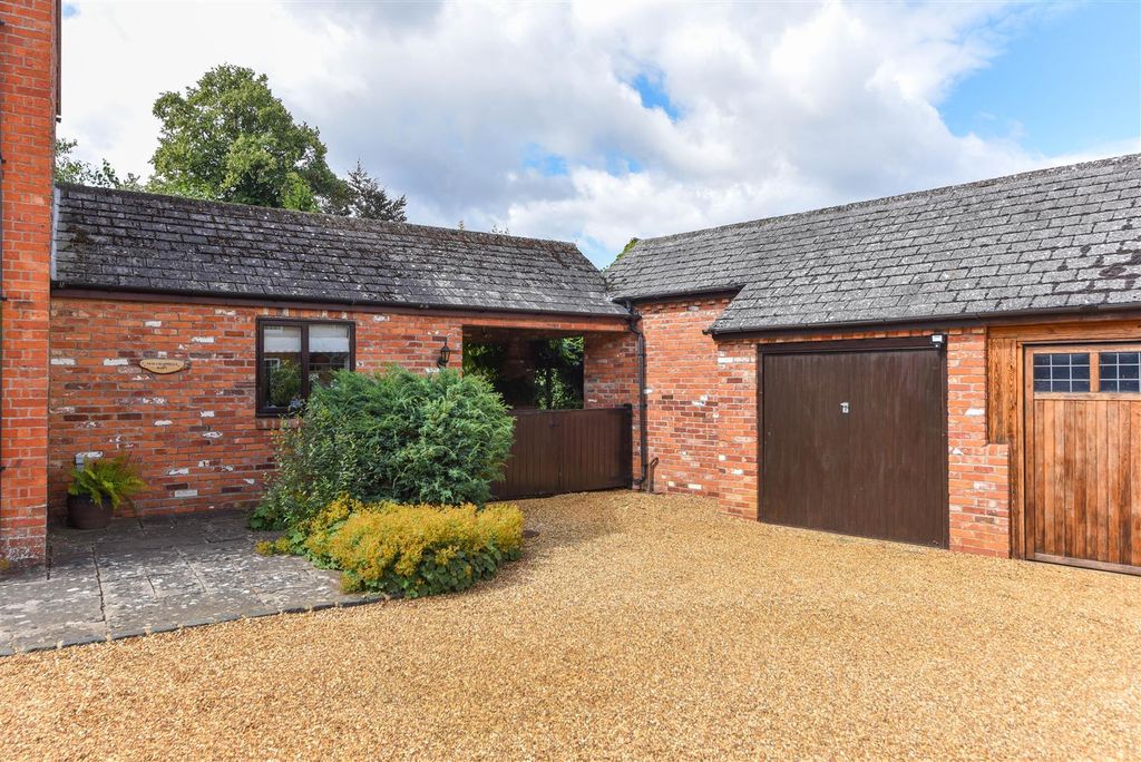 Additional image 25 of 4 bed barn conversion for saleHigh Street, Crick, Northampton NN6