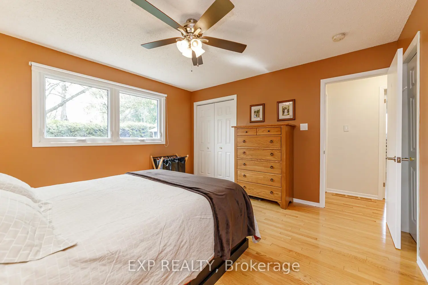 1642 Valmarie Avenue photo 4