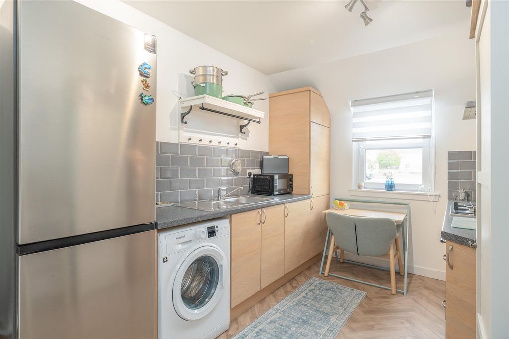 Additional image 4 of 2 bed flat for sale18 Strae Brigs, St. Boswells, Melrose TD6