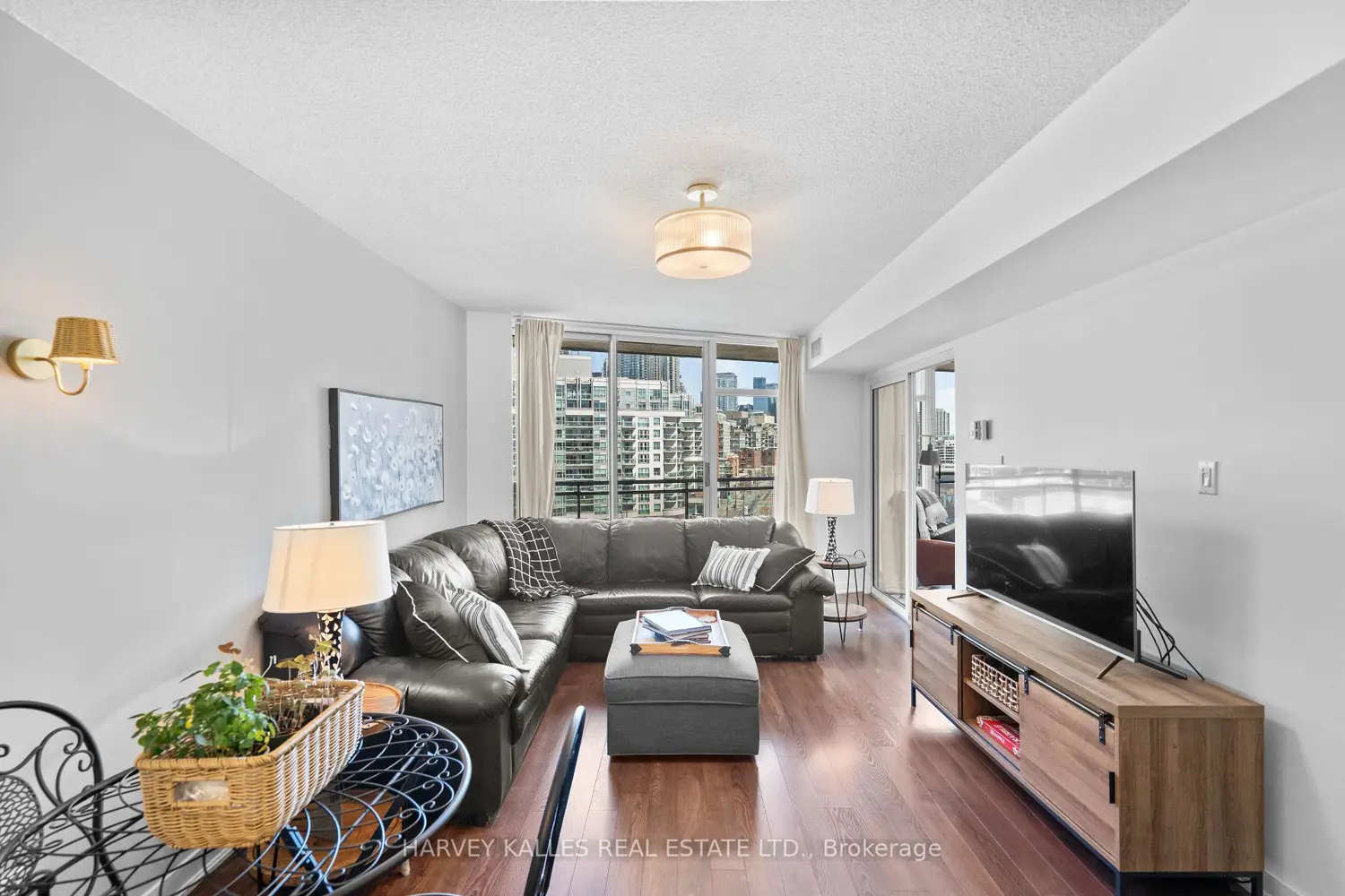 650 Queens Quay 803 photo 5