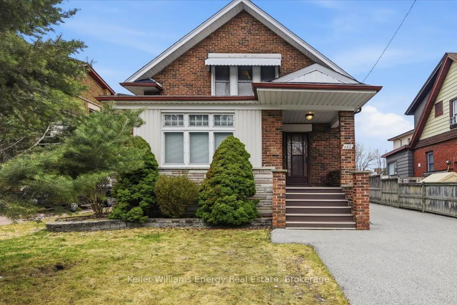 482 Simcoe Street