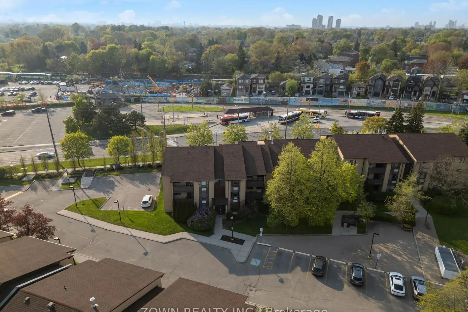 3835 Lakeshore Boulevard 210