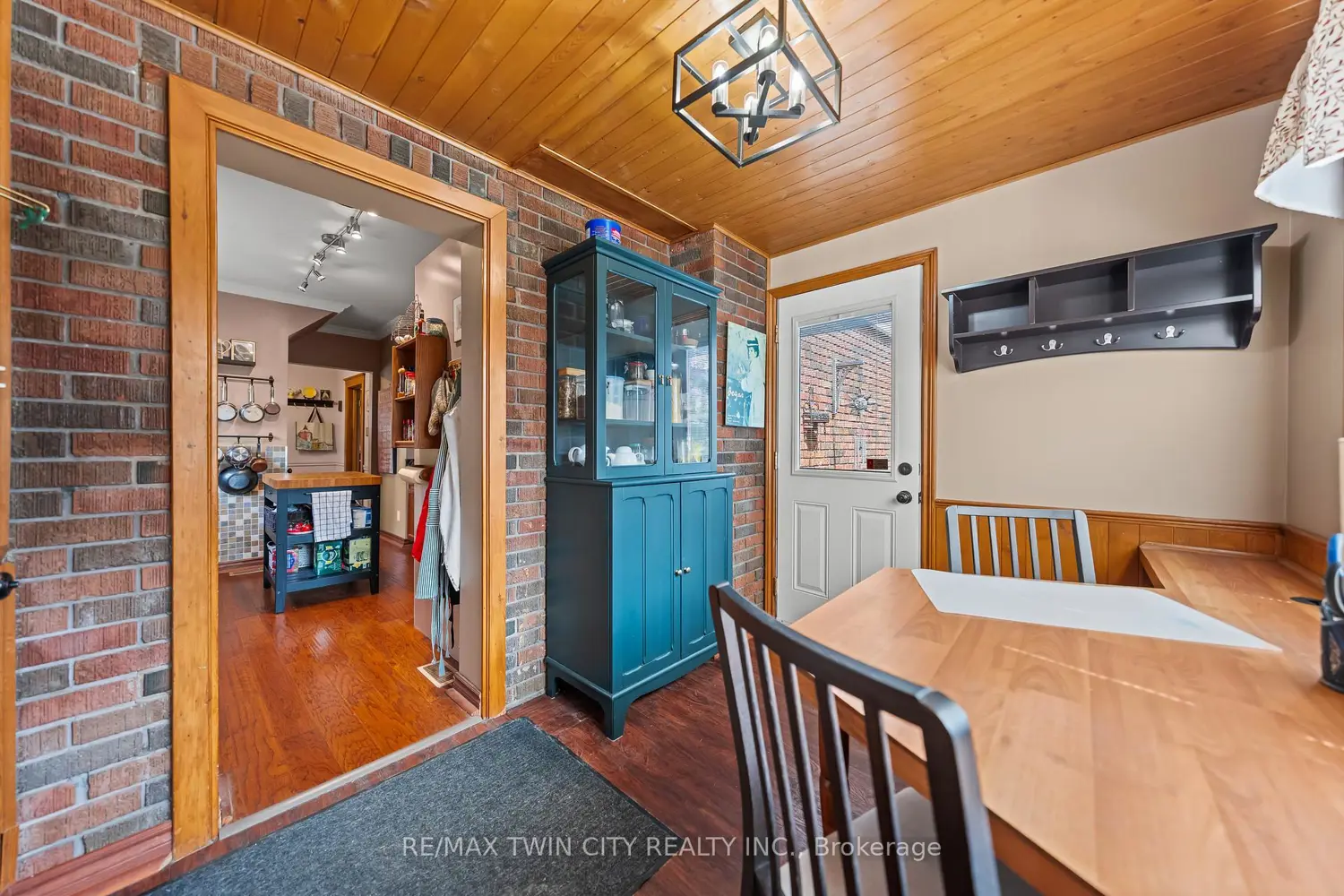 Additional image 10 of 39 Borden Avenue