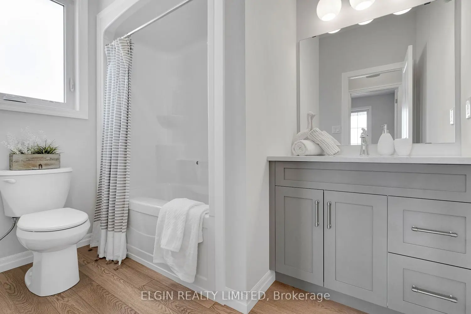 79 Hemlock Crescent photo 5