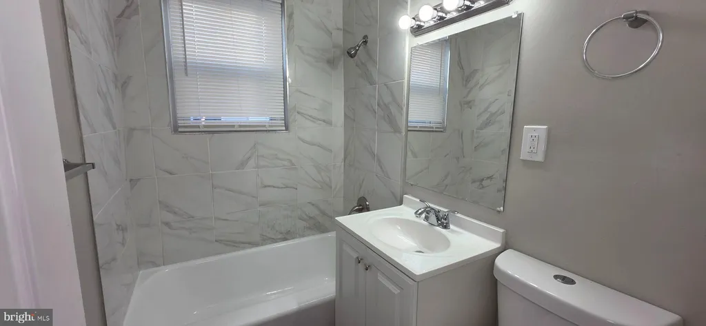Additional image 10 of 3207 11th Pl SE Unit 2, Washington, DC 20032
