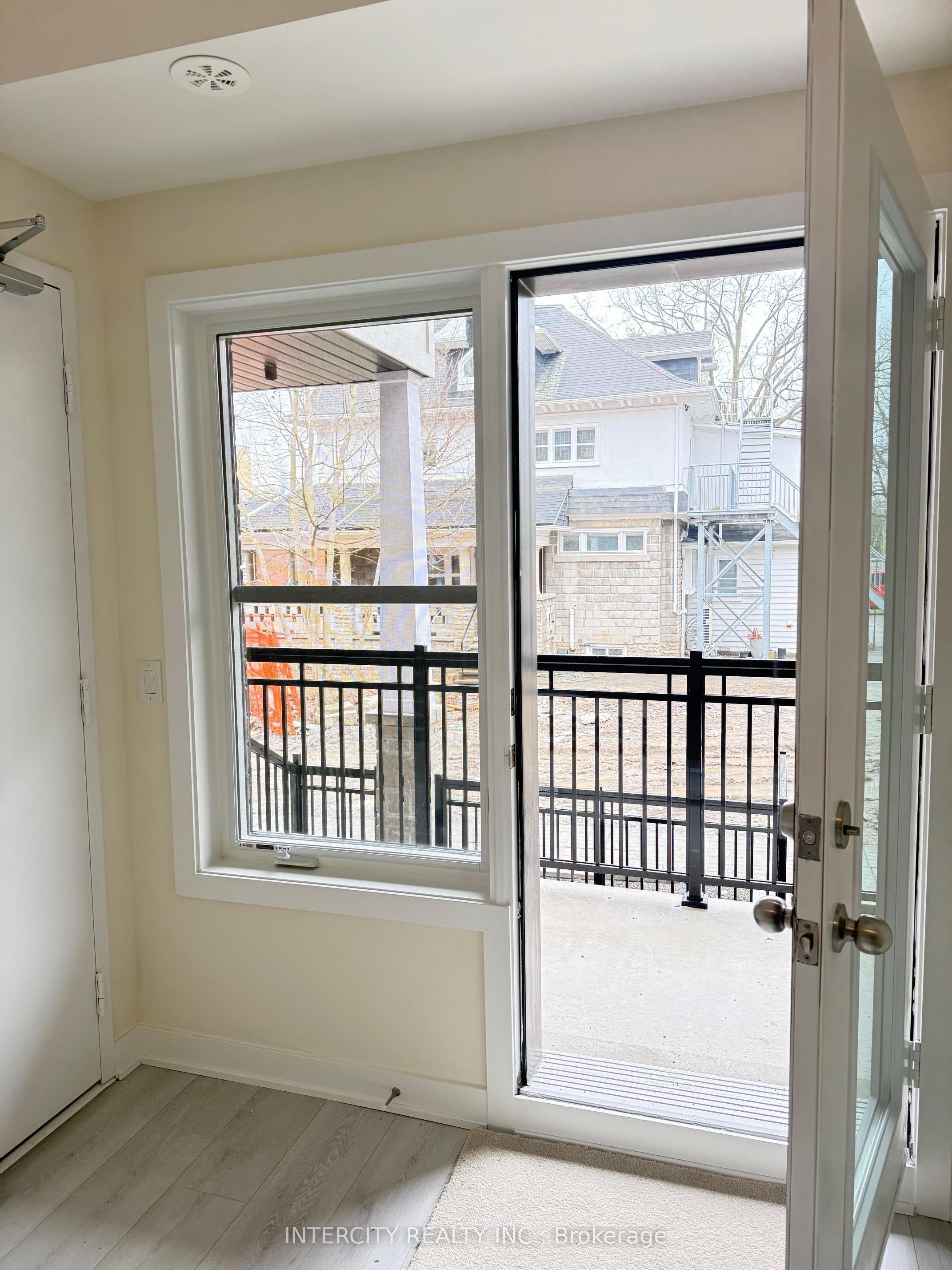 Additional image 2 of 235-111-15100 Yonge Street, Aurora, ON, L4G 4C8