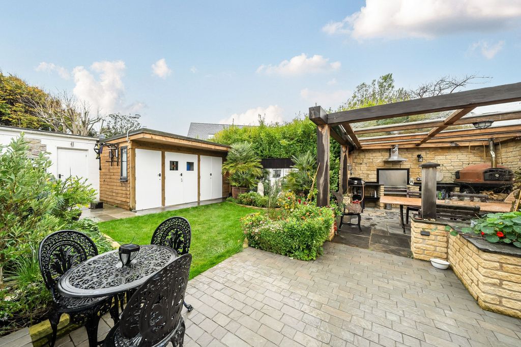 Additional image 17 of 4 bed detached bungalow for saleFarm Close, Elmer, Bognor Regis PO22