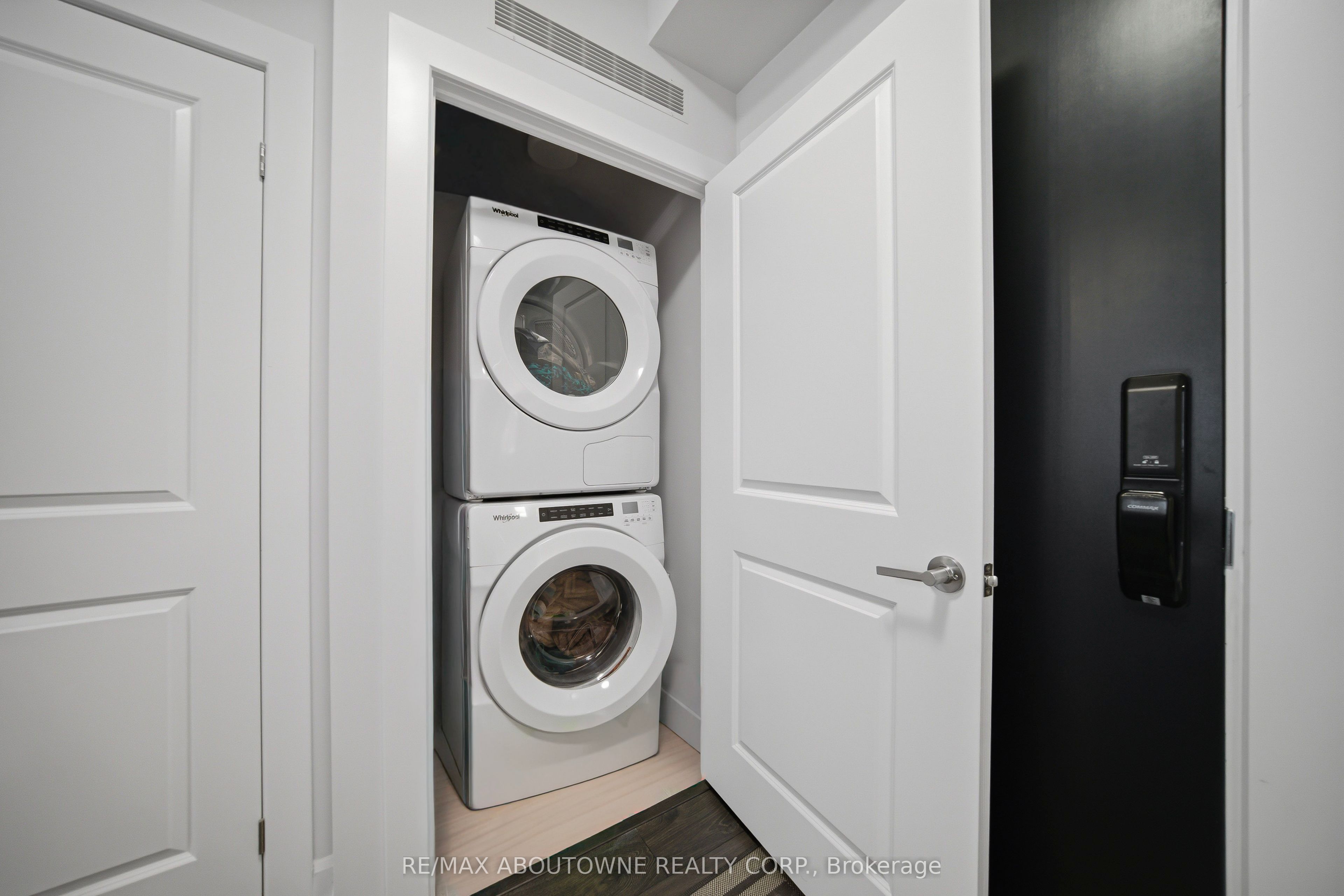 Additional image 5 of 1602-3220 William Coltson Avenue, Oakville, ON, L6H 7W6