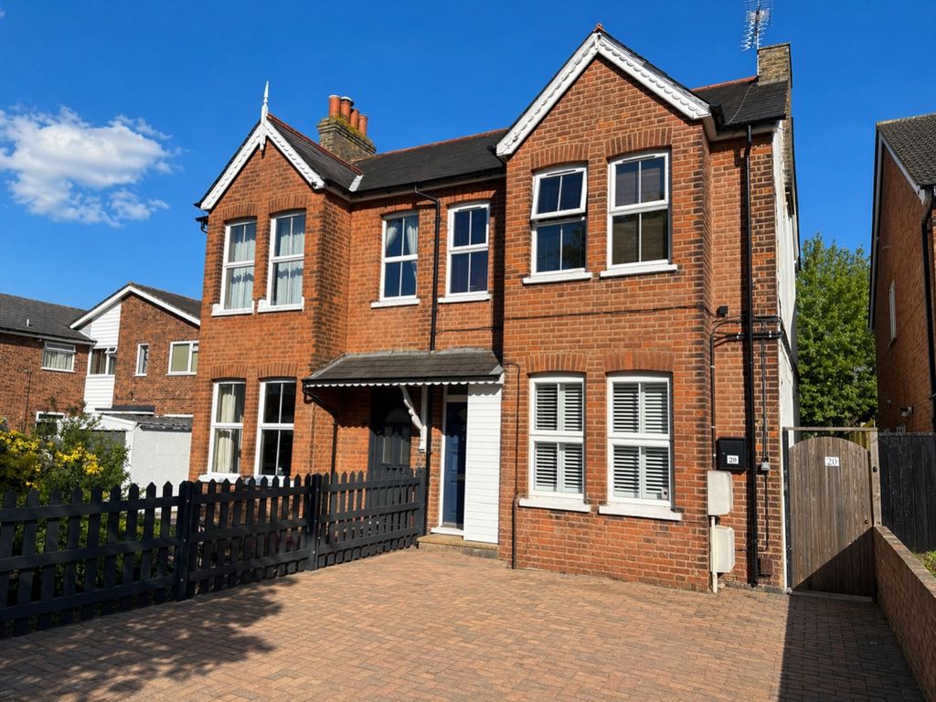 1 bed maisonette for saleGordon Road, Ashford, Middlesex TW15