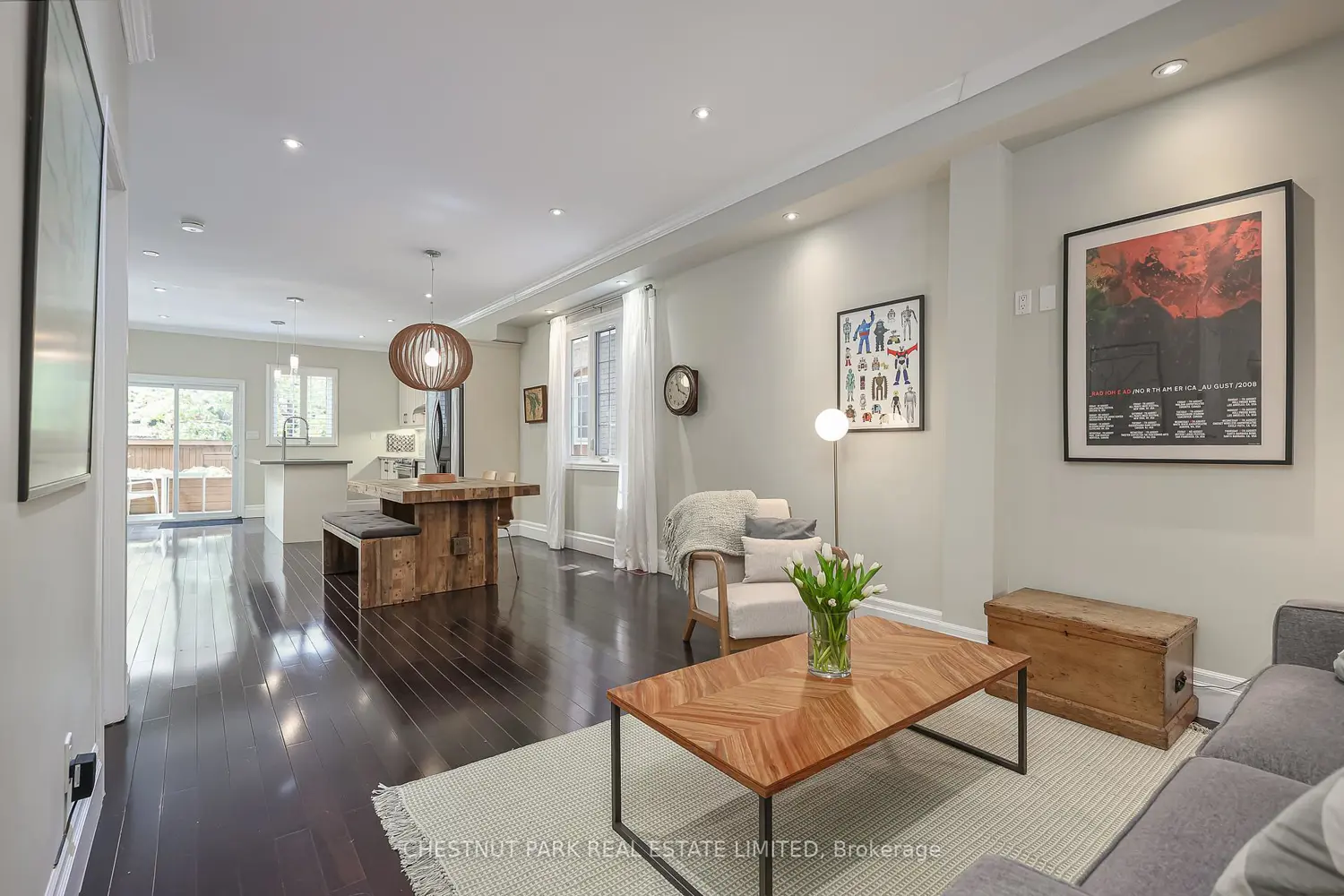 110 Booth Avenue photo 3