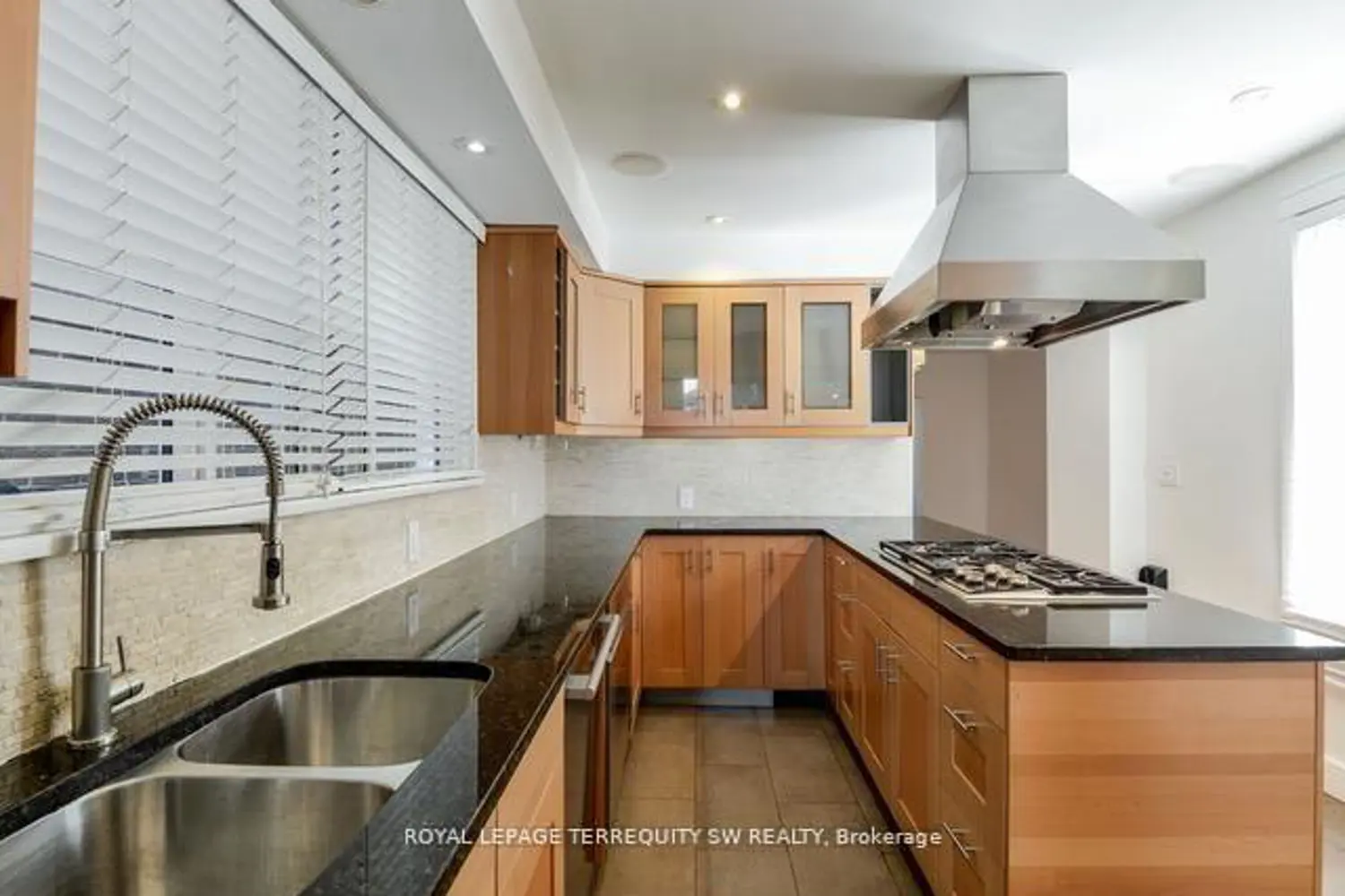 105 Barker Avenue photo 5