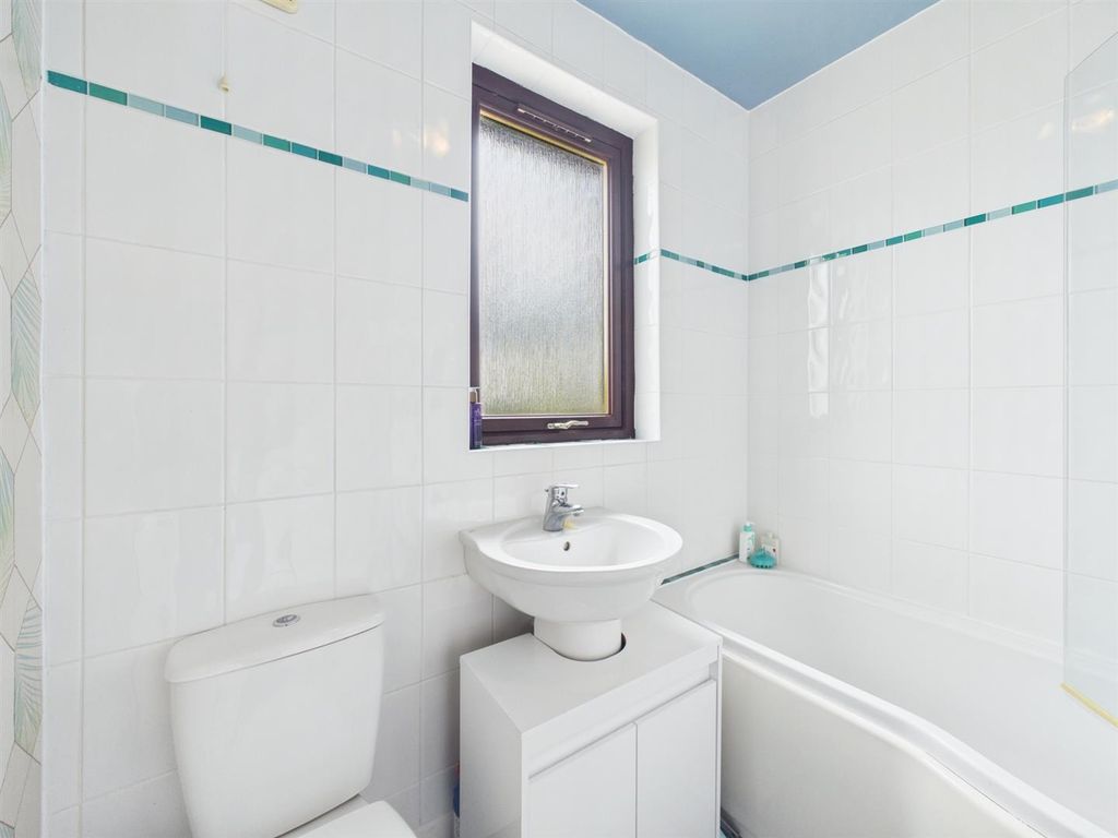 Additional image 11 of 2 bed terraced house for sale11 Hall Park, Abernethy PH2