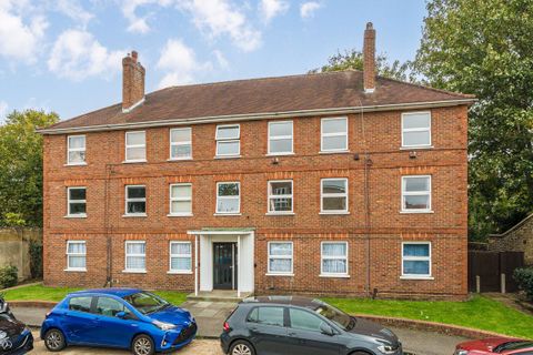 Twickenham Road, Isleworth TW7