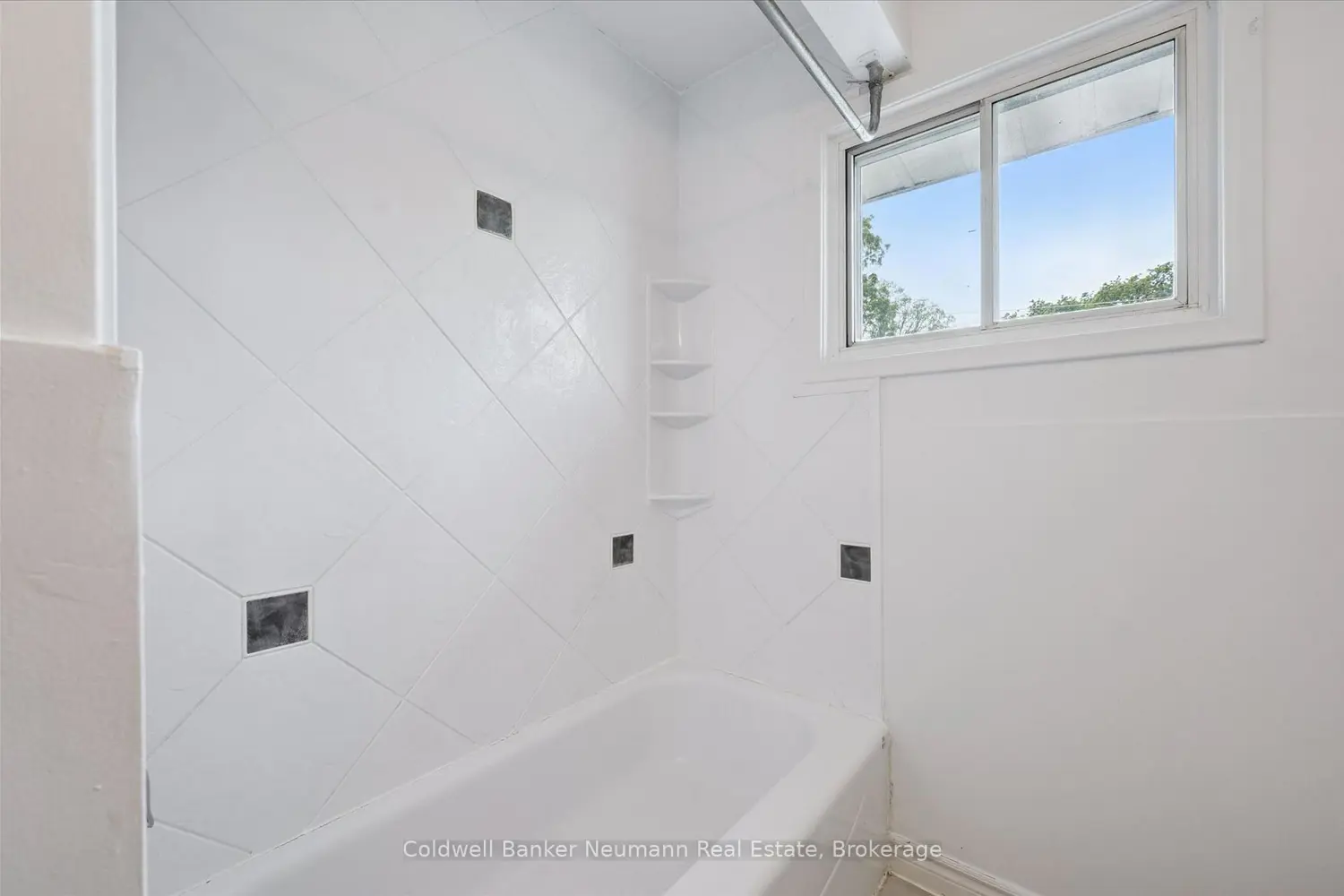 40 Fairview Boulevard photo 3