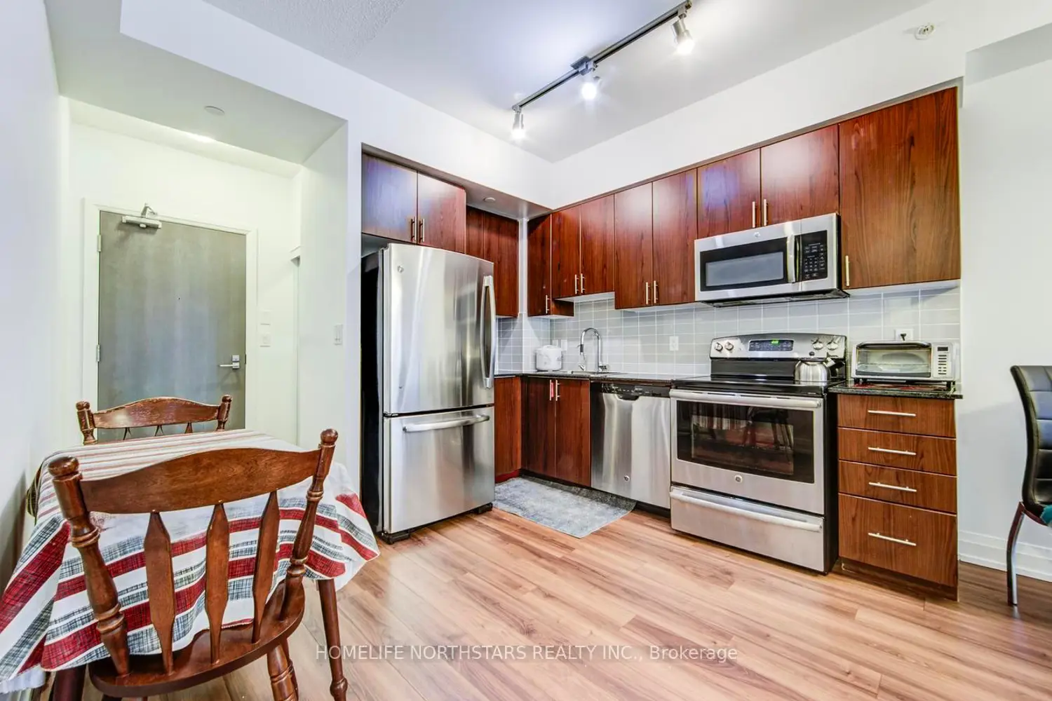 Additional image 5 of 7165 Yonge Street 432