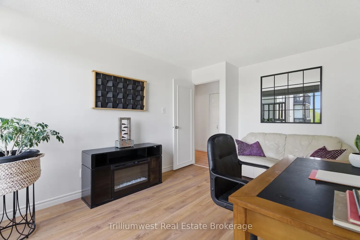 23 Woodlawn Road 503 photo 3