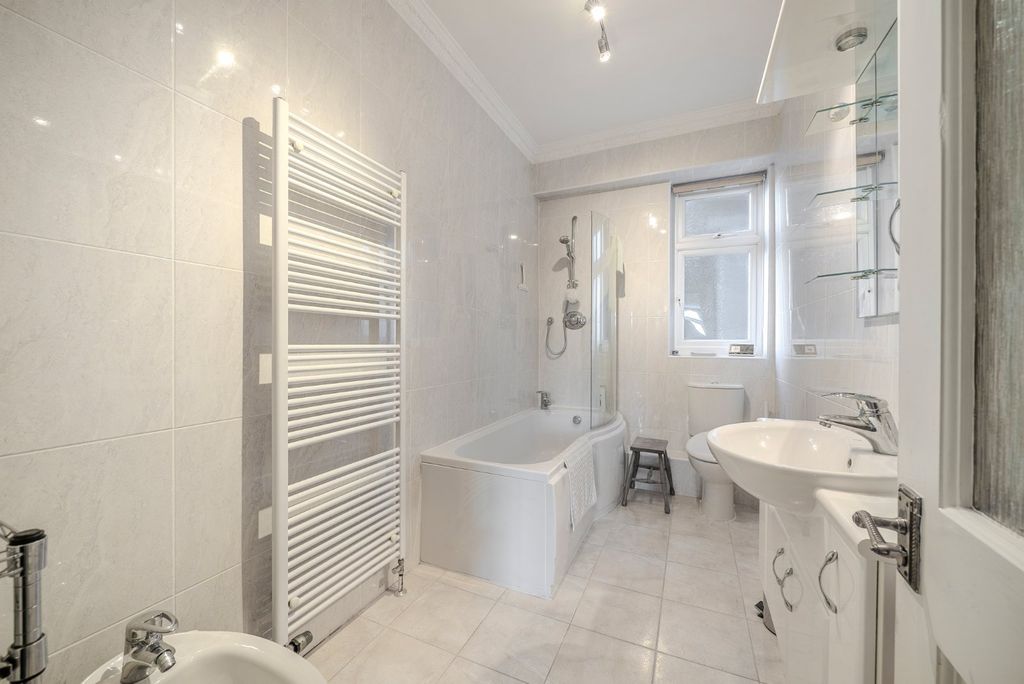Additional image 10 of 3 bed flat for saleBeech Grove, Harrogate, North Yorkshire HG2