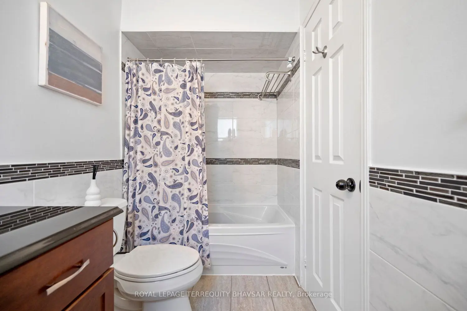Additional image 7 of 2470 Strathmore Crescent