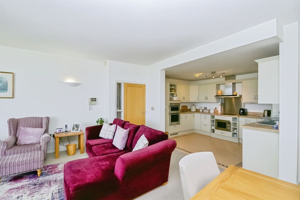 Additional image 14 of 3 bed flat for saleY Cerigos, Barry CF62