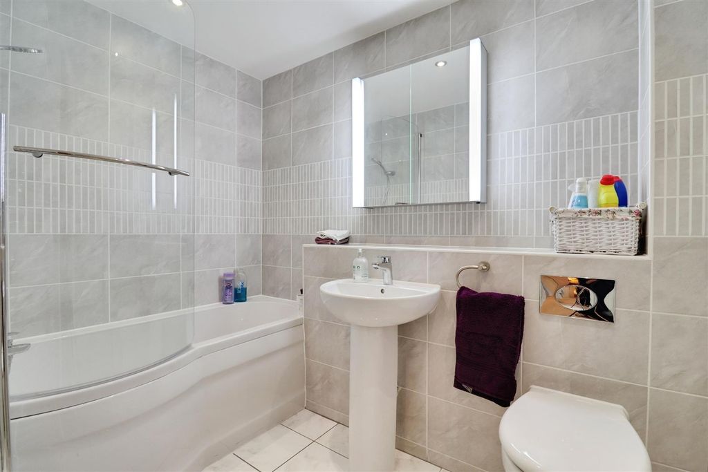 Additional image 10 of 2 bed flat for saleHigh Street, Wolstanton, Newcastle ST5