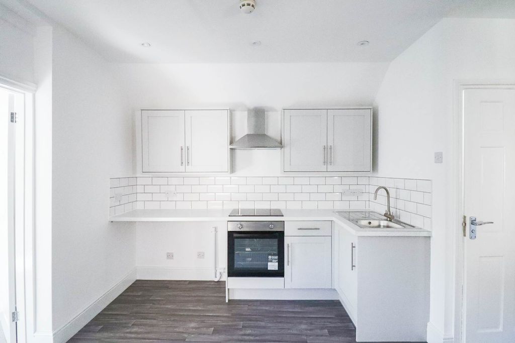 1 bed flat for saleLovers Walk, Great First Time Buyers Opportunity BS23 photo 3