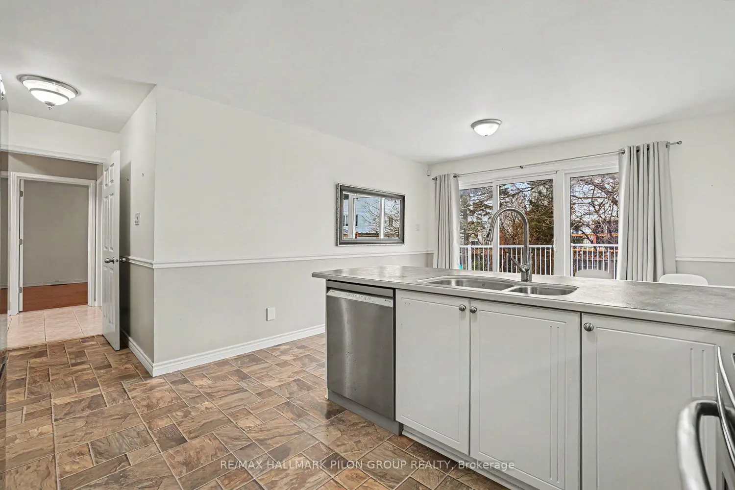 56 Townsend Drive photo 4