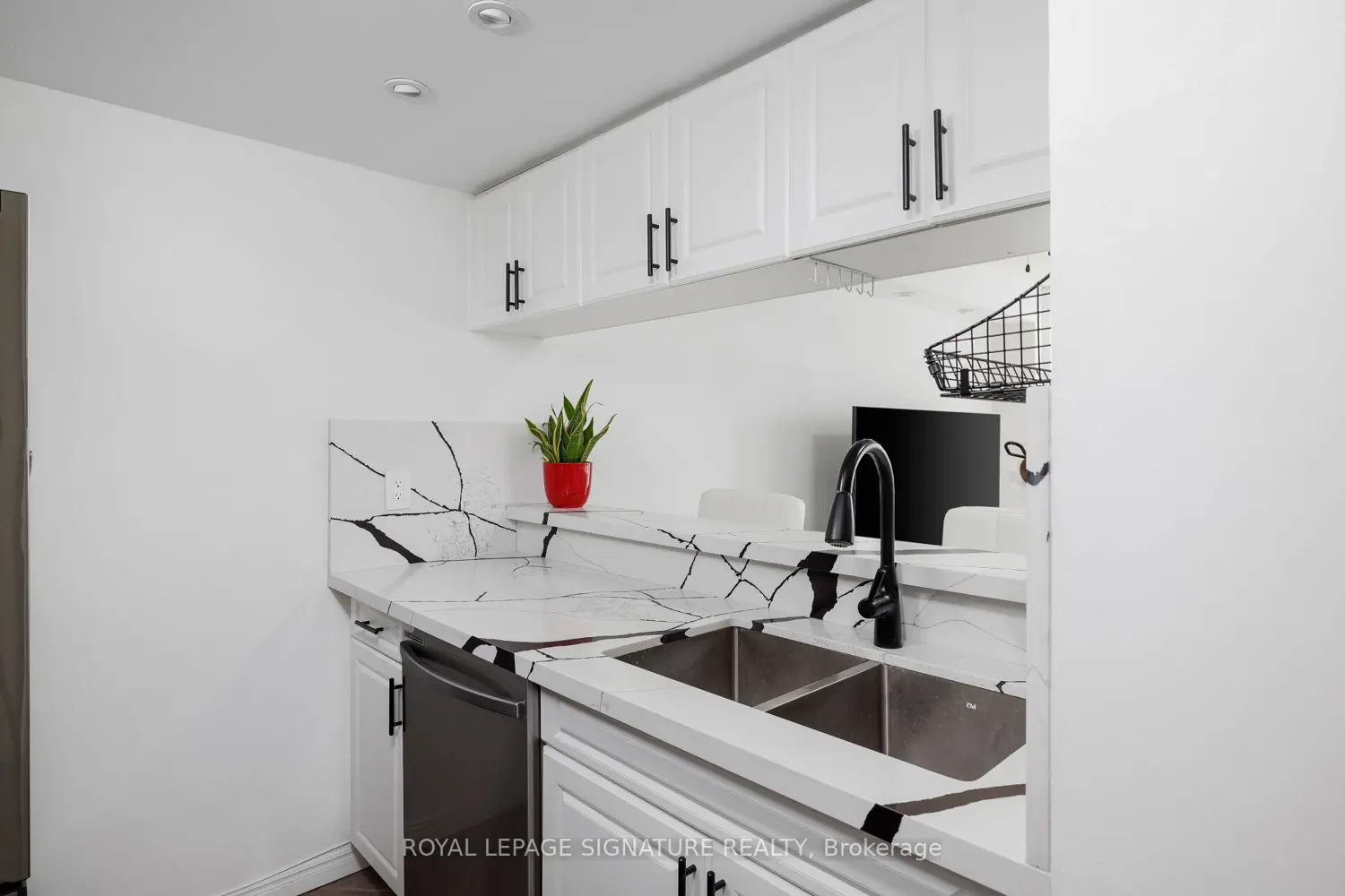 Additional image 6 of 880 Dundas Street 909