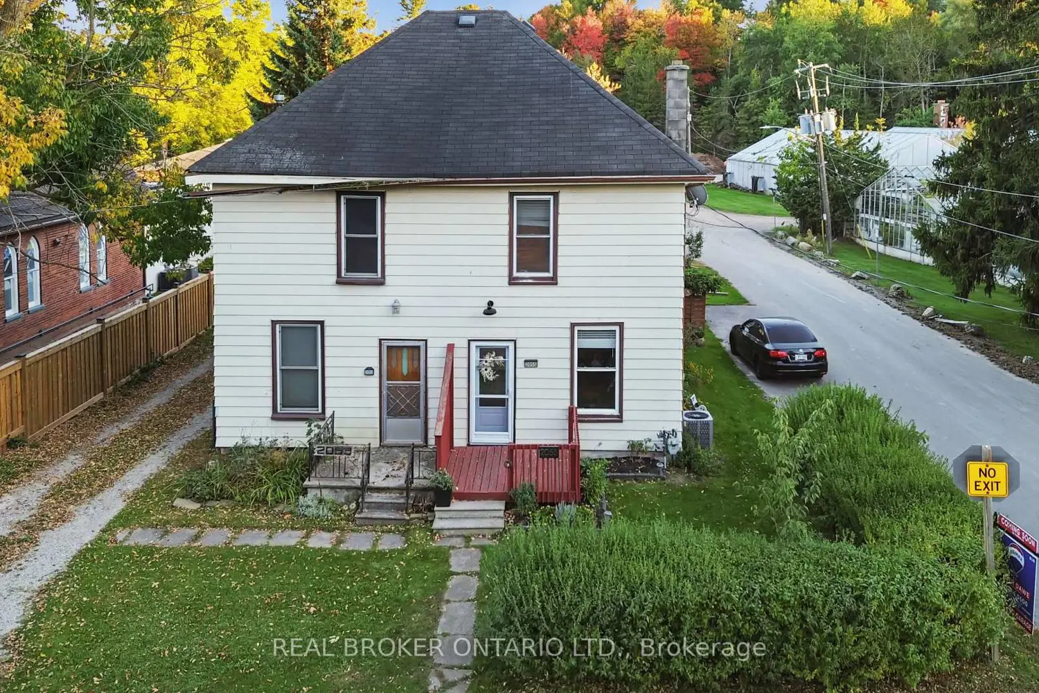 Additional image 18 of 2055 Embleton Road