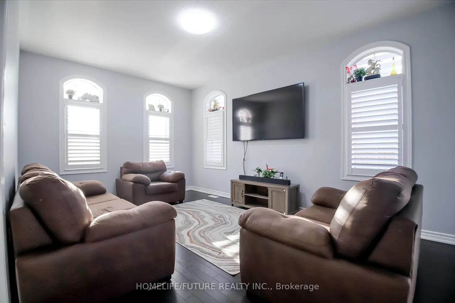 140 Ronald Hooper Avenue photo 3
