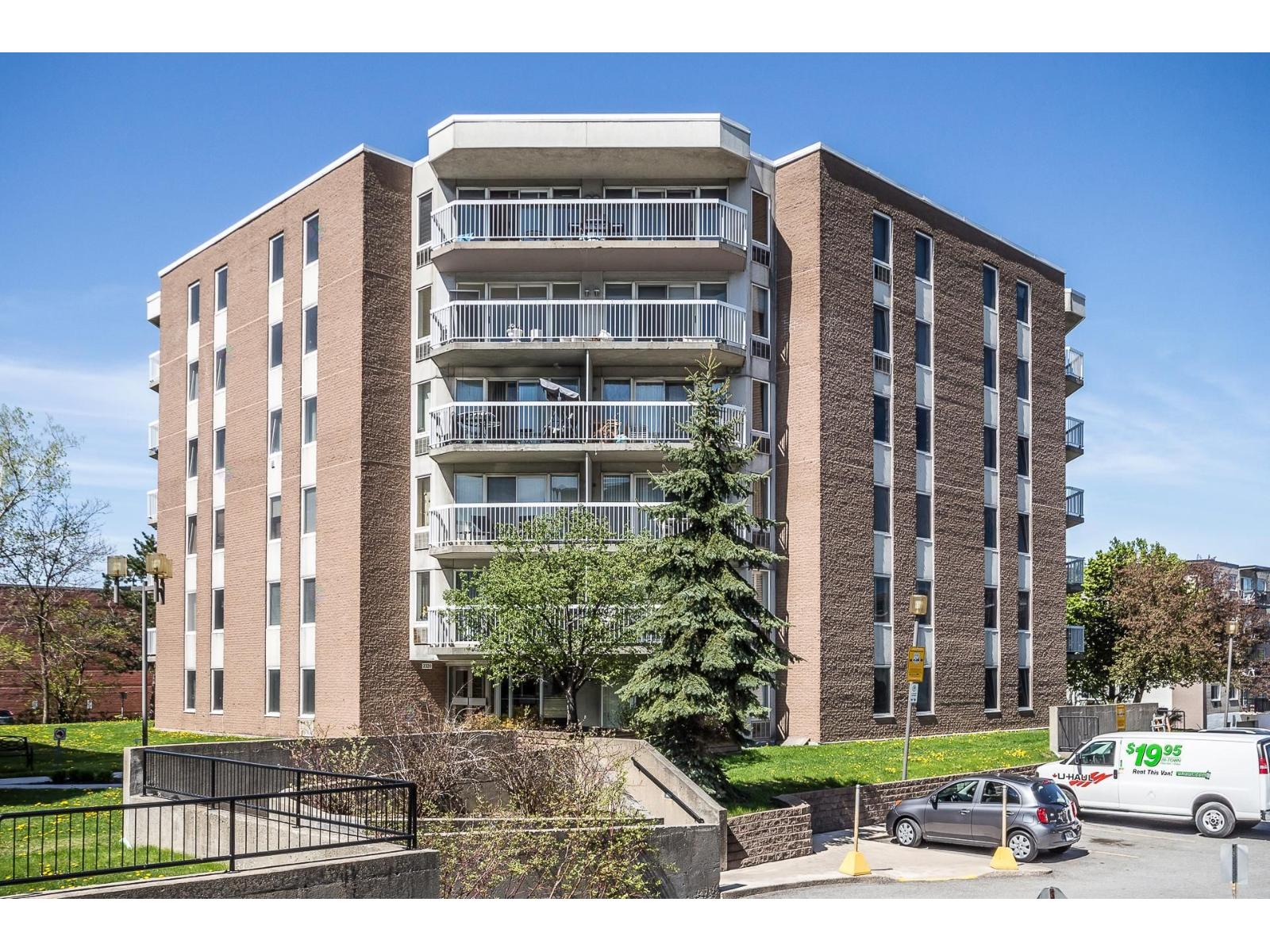 2320 Rue Ward