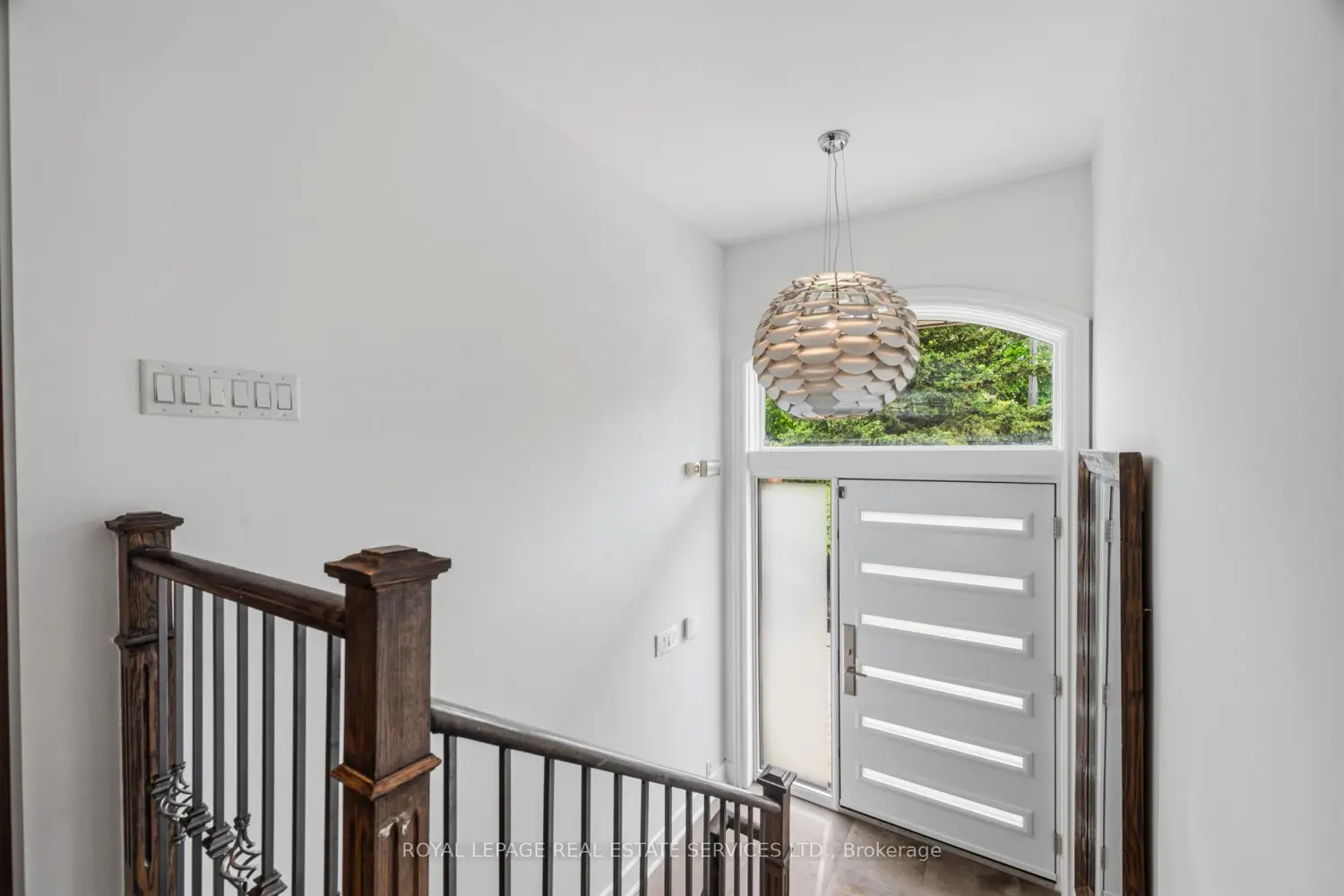27 Princess Anne Crescent photo 3