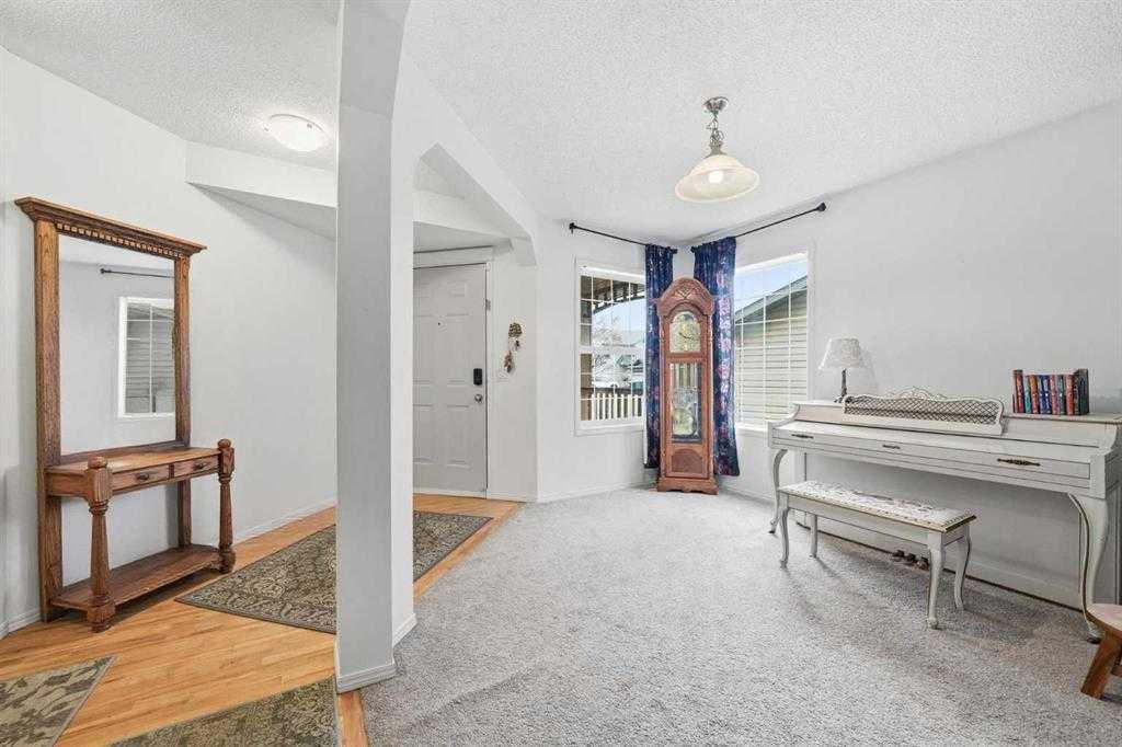 Additional image 2 of 62 New Brighton Circle SE, Calgary, AB, T2Z 4B3