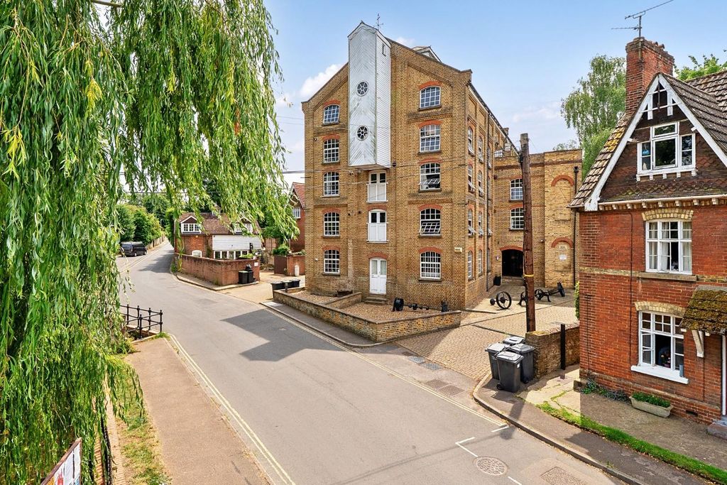 2 bed flat for saleMill Street, East Malling, West Malling ME19