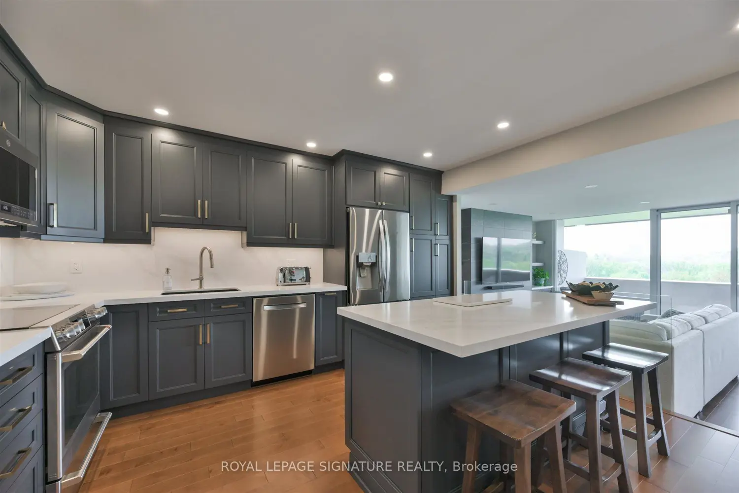 240 Scarlett Road 912 photo 4