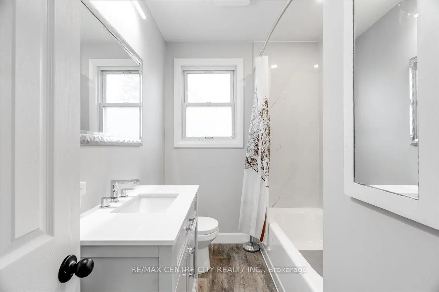 549 Victoria Street photo 5