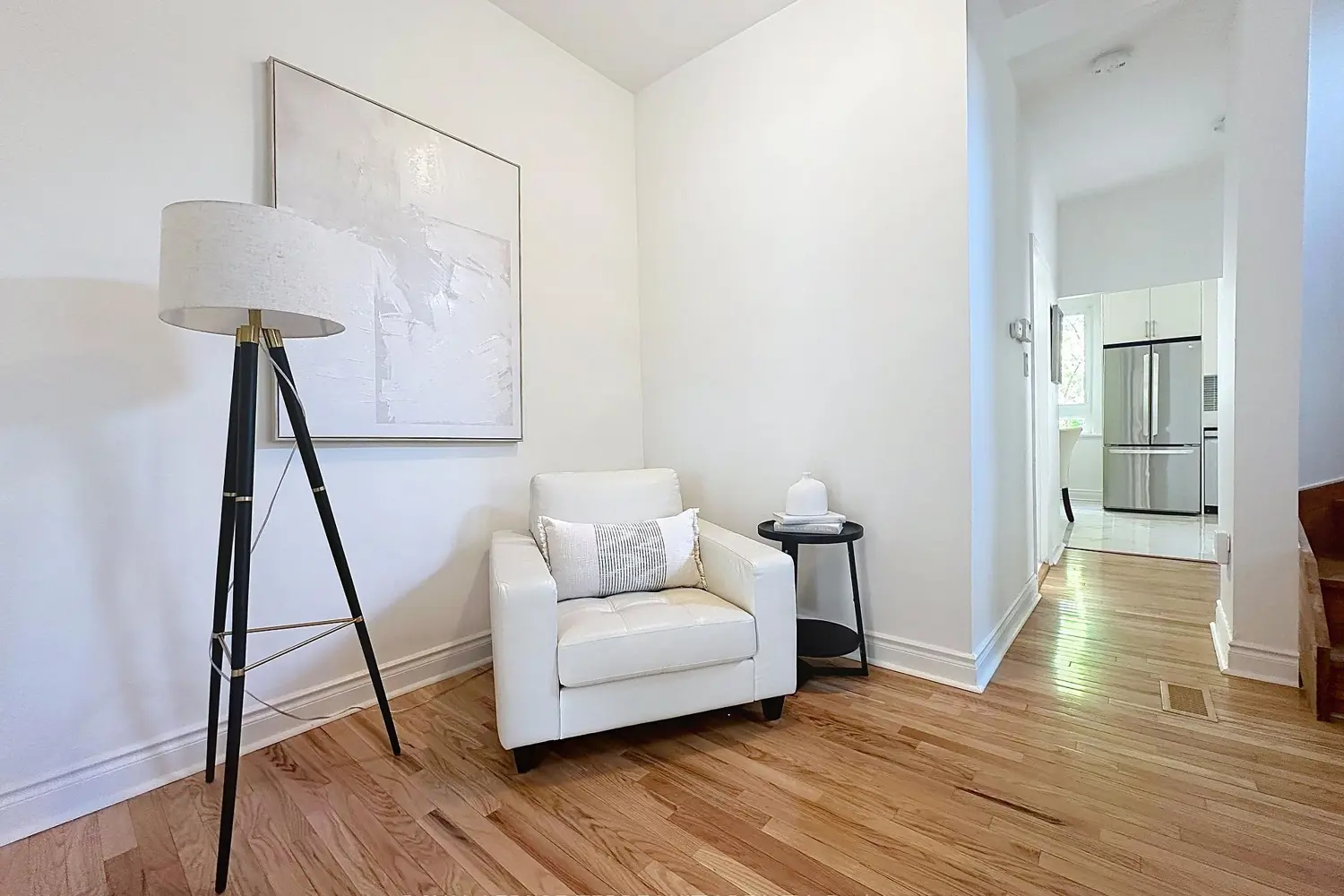 57 Queensdale Avenue photo 2