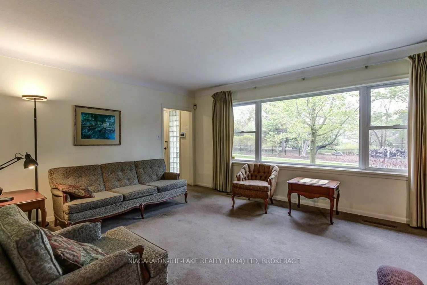 262 Simcoe Street photo 4
