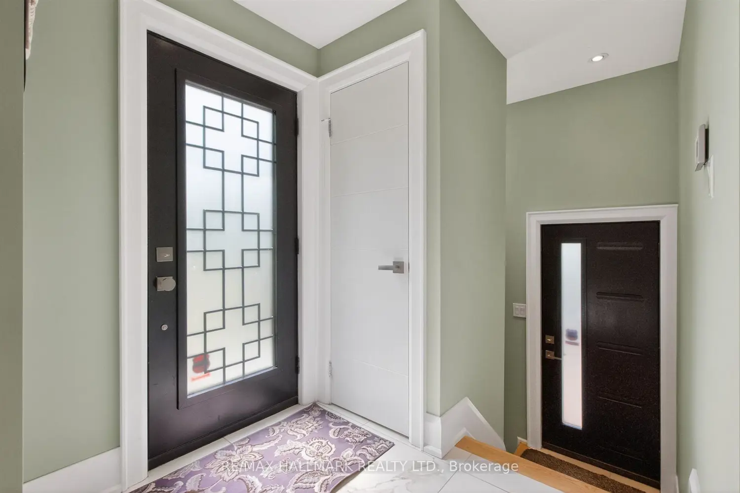 5 Elmont Drive photo 4