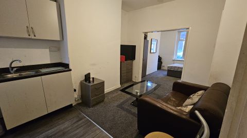 Flat, Lila Street, Manchester M9, Studio to rent