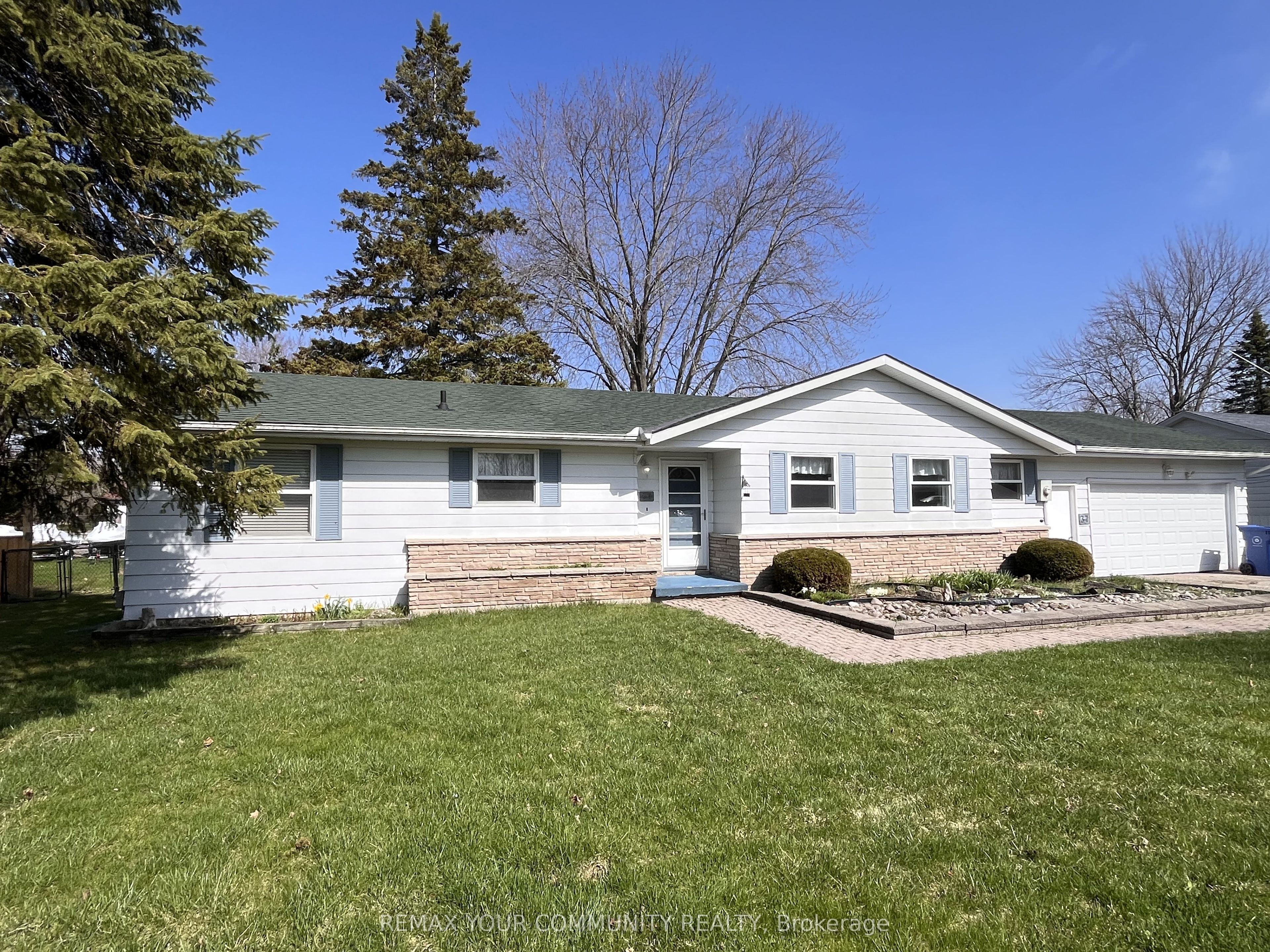 37 Canal Street, Georgina, ON, L4P 1K6