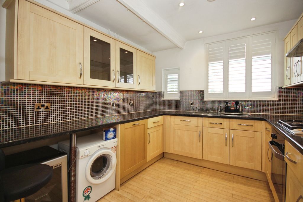 Additional image 7 of 2 bed flat for saleClarendon Square, Leamington Spa CV32