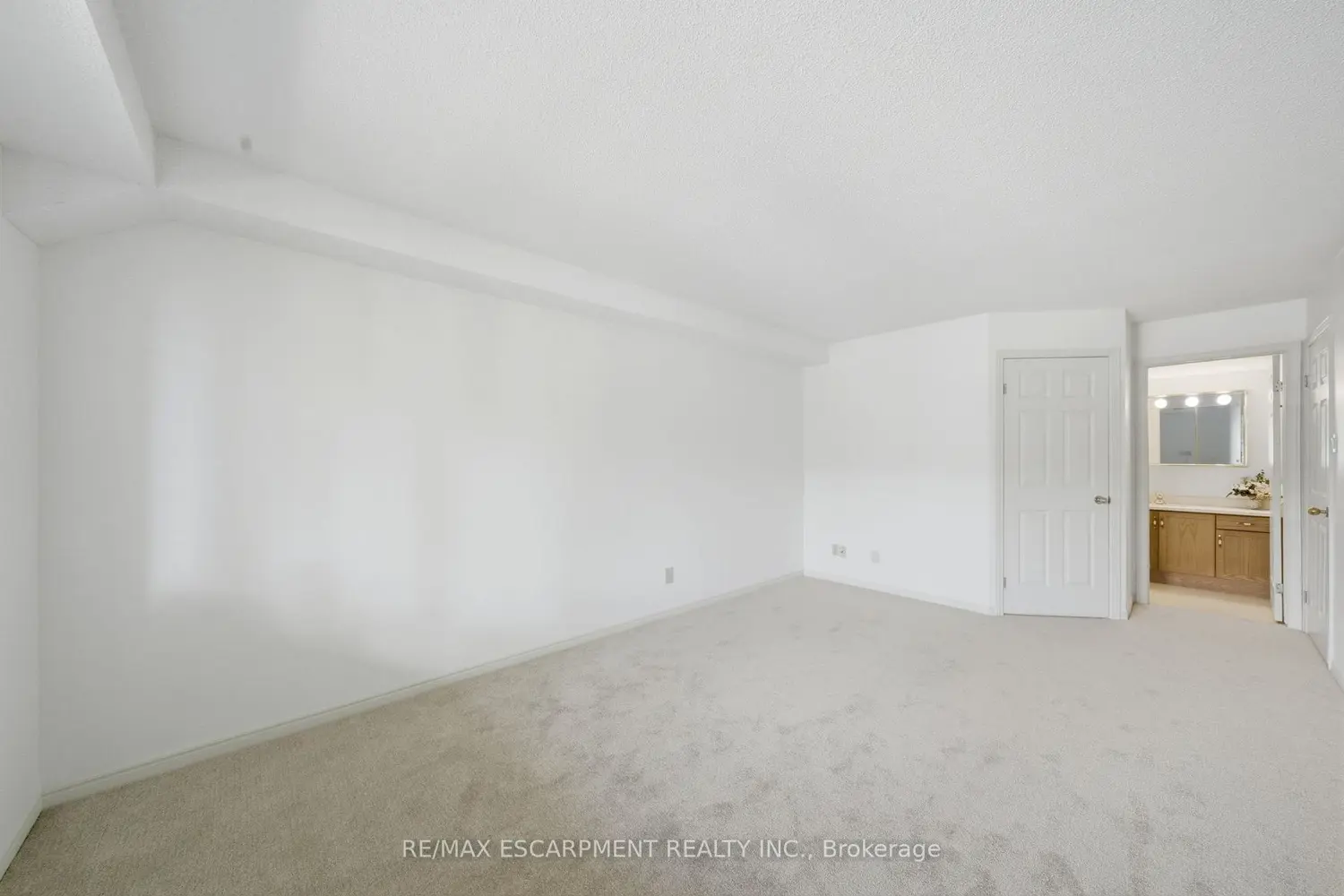 Additional image 10 of 416 Limeridge Road 303