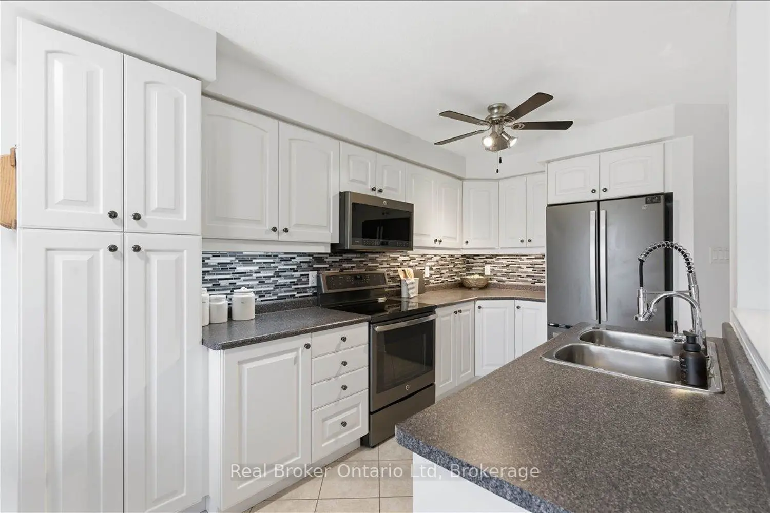 32 Laughland Lane photo 3