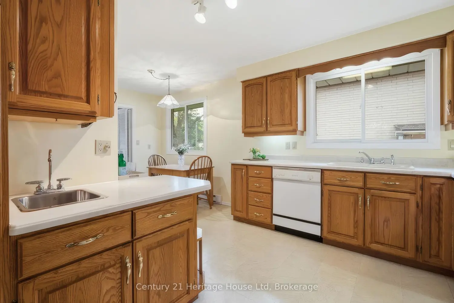 49 Vanier Drive photo 4