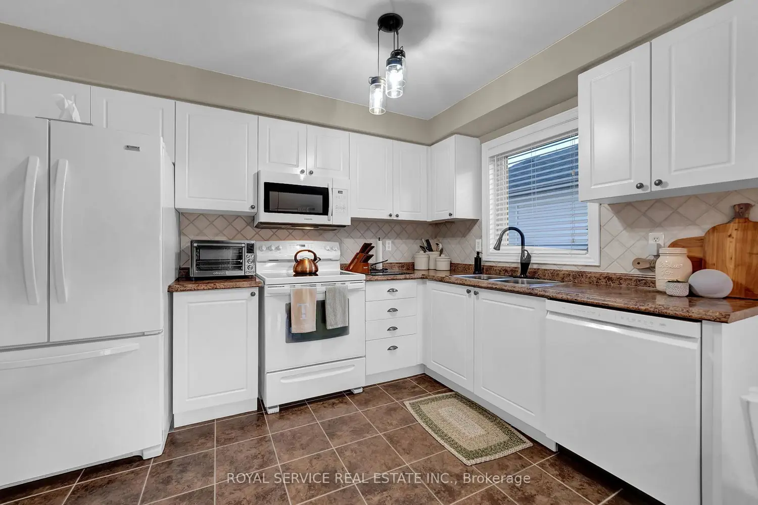 6 Goodwin Avenue photo 2