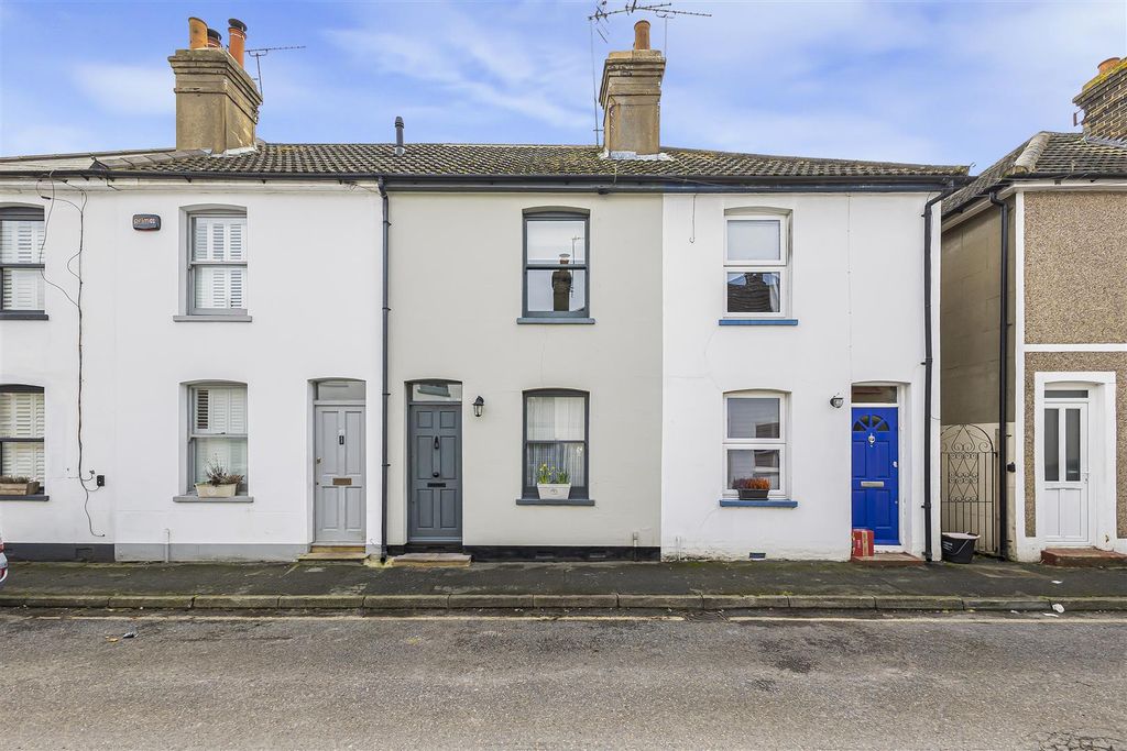 2 bed terraced house for saleStation Road, Meopham DA13