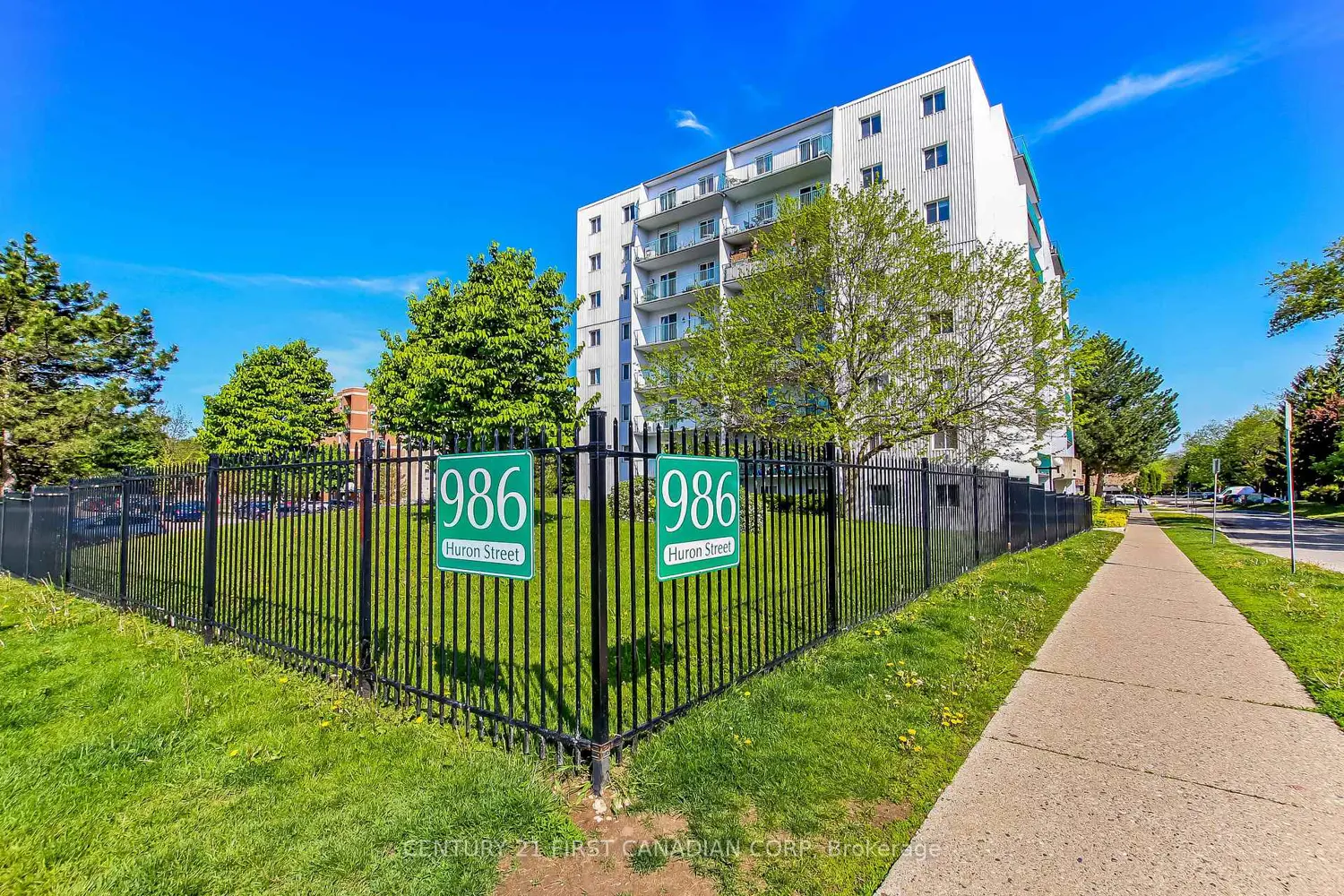 986 Huron Street 204