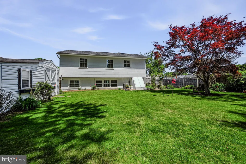 881 Broadfield Drive, Newark, DE 19713