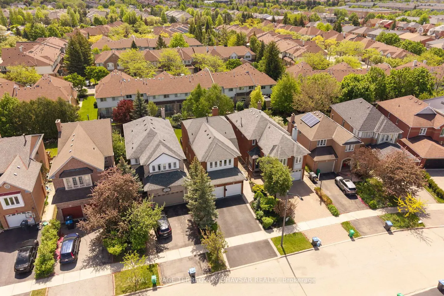 2470 Strathmore Crescent