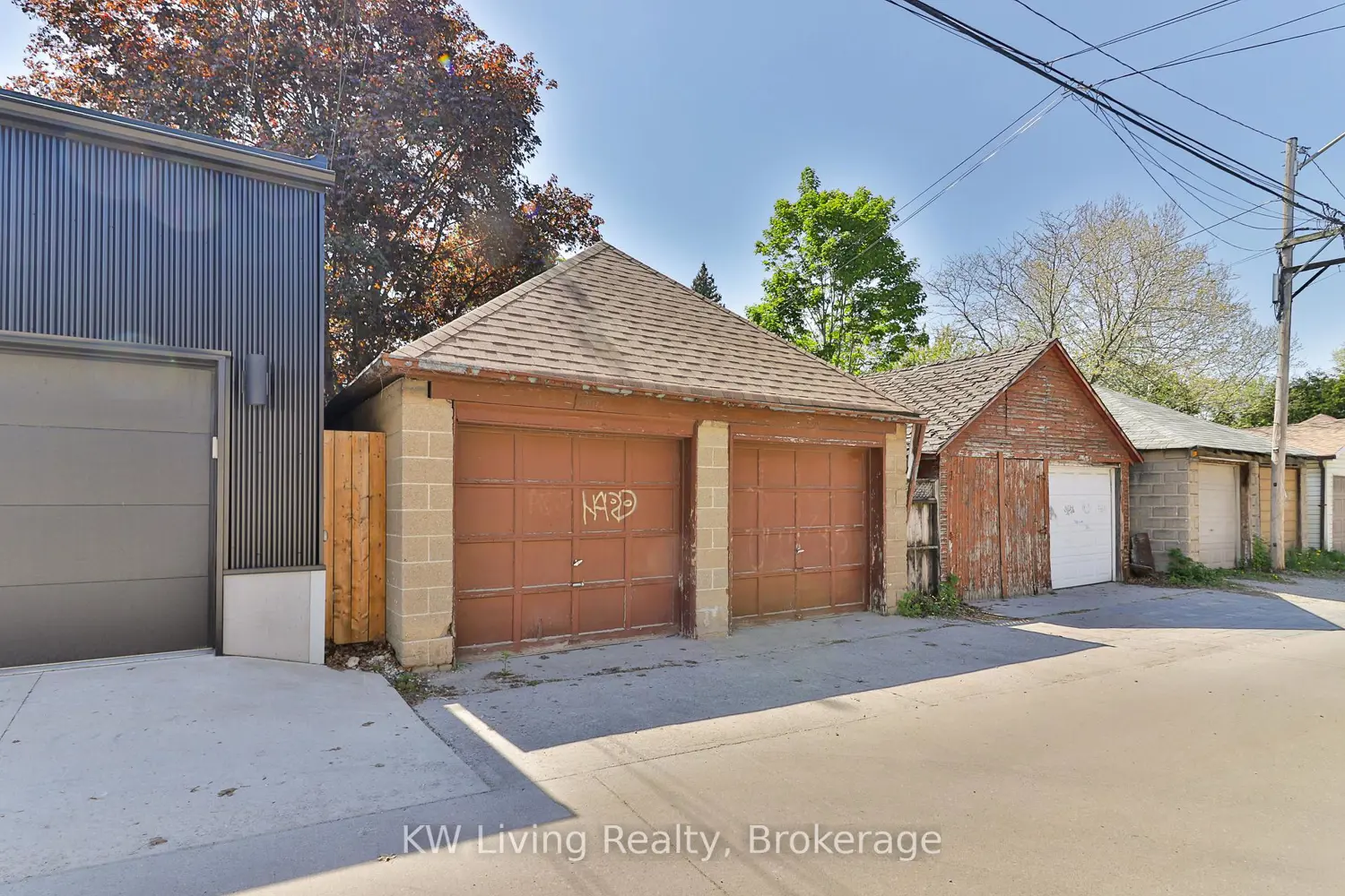 599 Durie Street photo 3
